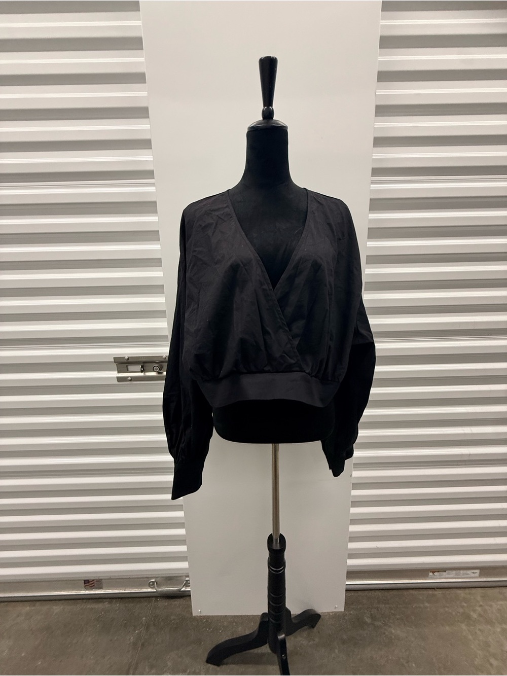 SHEIN Black V-Neck Surplice Long Sleeve Top